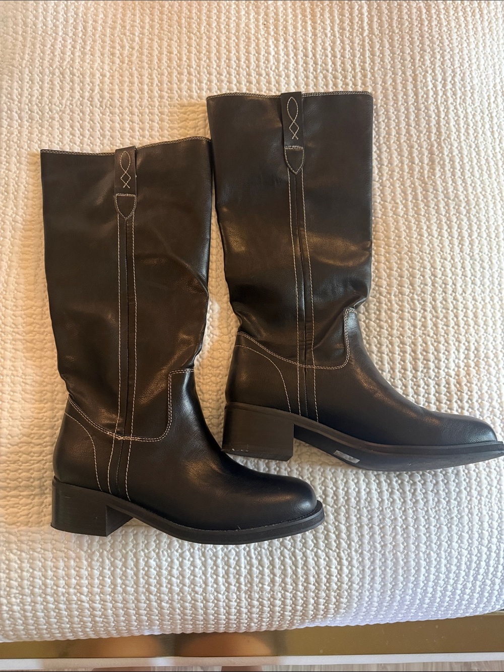 Classic Women's Black faux Leather Mid-Calf Boots